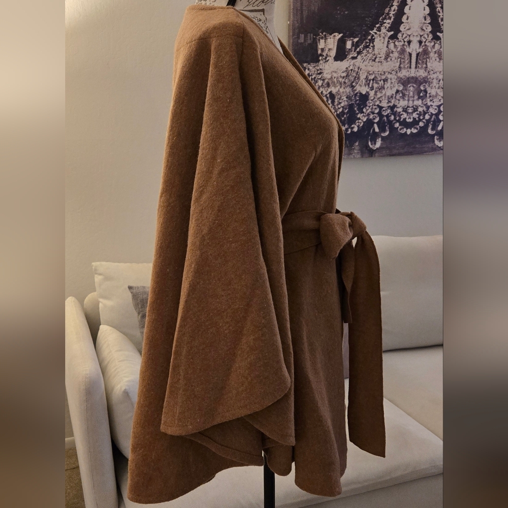 Cozy Cape - Picture 2 of 5